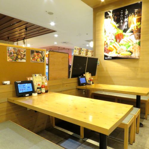 会社帰りのちょい飲みにもピッタリの4名様テーブル席☆