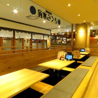 足を伸ばしてリラックス出来る掘りごたつ席もご用意！各種宴会に◎