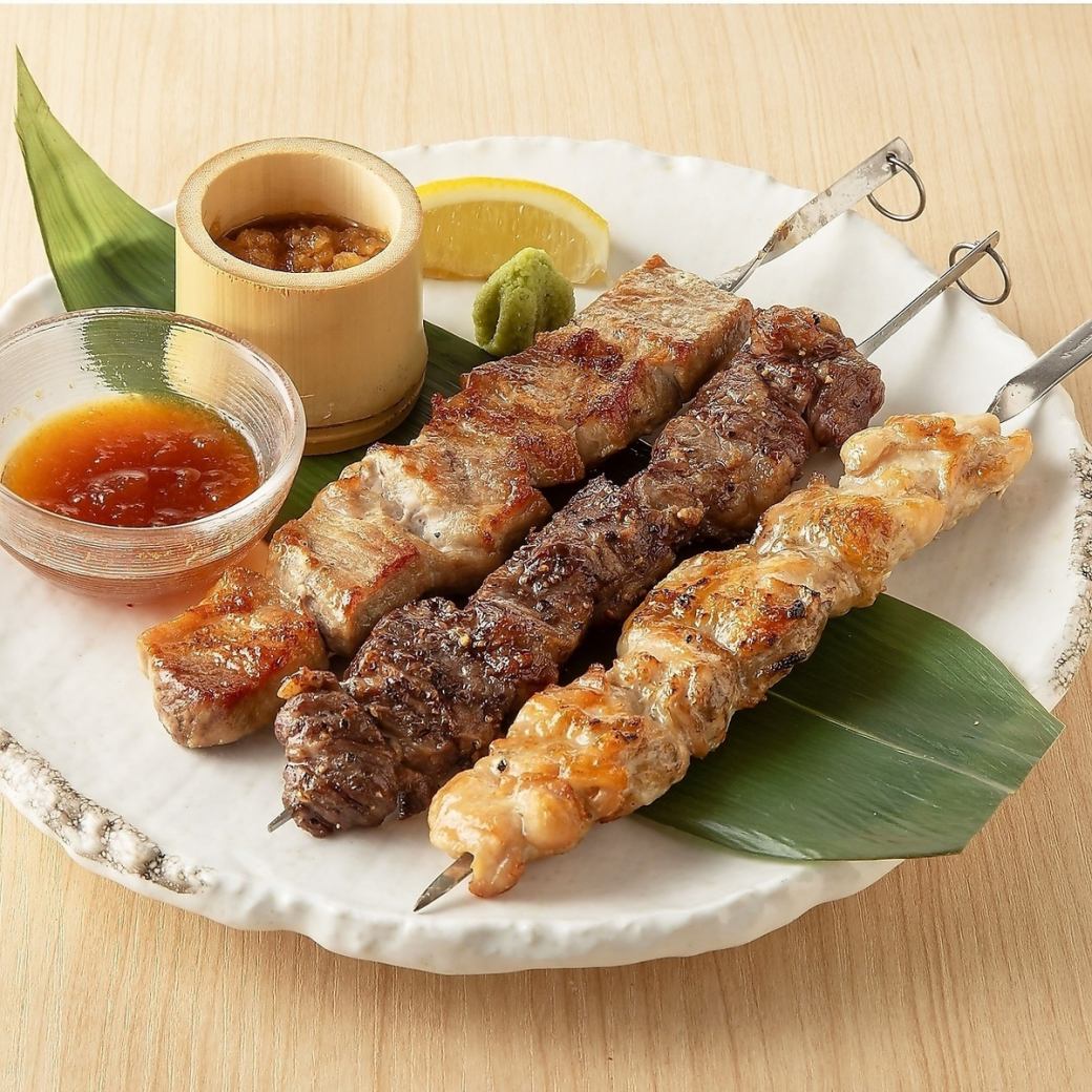 お酒と相性抜群の逸品「楽蔵の3種大串肉盛り」を是非ご賞味あれ