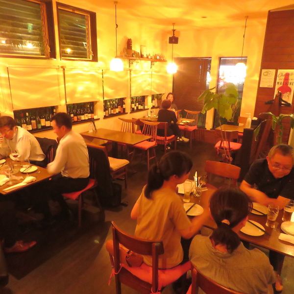 会社帰りの飲み会、女子会、家族での会食、デート・・・幅広いシーンでお使い頂けるマイアリーノ♪ダウンライトの照明とおしゃれな雑貨が、異国風の空間を作り出す...お店自慢の料理と自然派ワインで今宵はちょっと贅沢に...ノンアルコールドリンクも各種取りそろえておりますので、ドライバーの方にもお楽しみ頂けます。