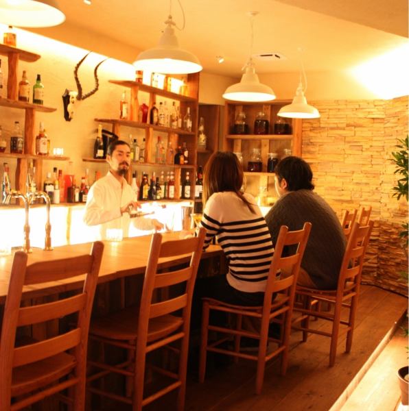 The warmth of the trees and warm lighting create a romantic and calm atmosphere inside the restaurant♪ Please spend a wonderful time with your loved ones.We also have counter seats, so you can feel free to come by even if you are alone.