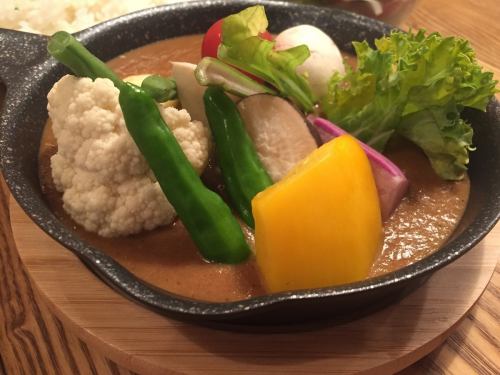 ランチは燻製カレー専門店！