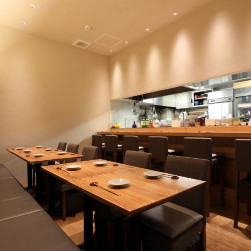 <p>吉祥寺駅 徒歩5分。店内は落ち着いた雰囲気で、ディナータイムはもちろん、ランチタイムも営業しております。ご家族でのお食事や、会社のお昼休み、お仕事帰りの飲み会などにおすすめです◎様々なシーンでご利用いただけます！【少人数での貸切可◎】10名前後～貸切可能です！詳しくはコースページをご覧ください。</p>