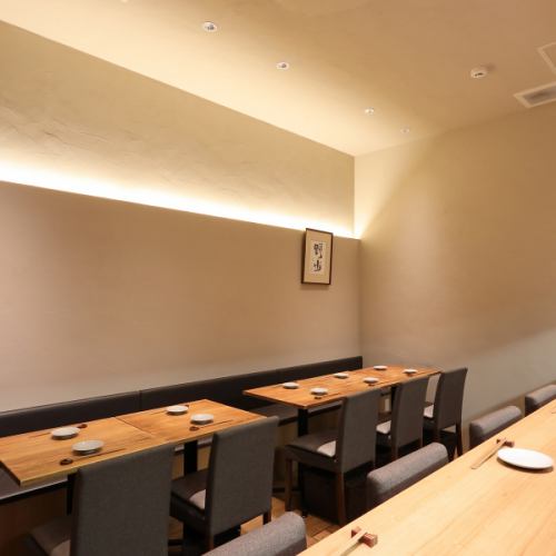 <p>天井が高く開放感がありながら、木のぬくもりを感じられる当店は、お食事から飲み会まで、幅広いシーンでご利用いただけます。ランチ・ディナータイム営業をしておりますので、おひとり様はもちろん、少人数でのお集まり、ご家族でのお食事などにおすすめです！貸切は10名様からお気軽にご相談ください♪</p>