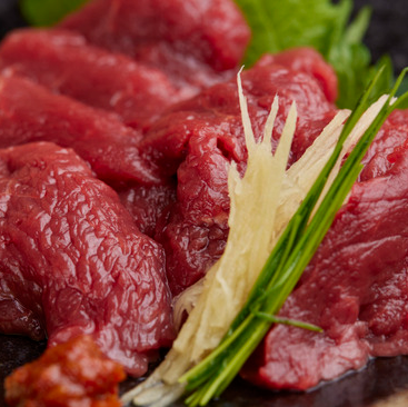 【とろけるような柔らかさ。肉本来の深い旨みを堪能◎】馬刺し