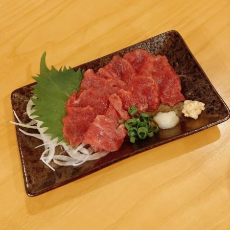 お刺身・馬刺し付き2時間食べ飲み放題コース4000円（税込）