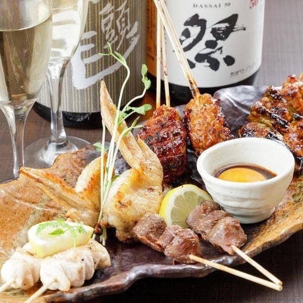 朝引き鶏と京都の丹波地鶏を使用した焼き鳥や一品が自慢。