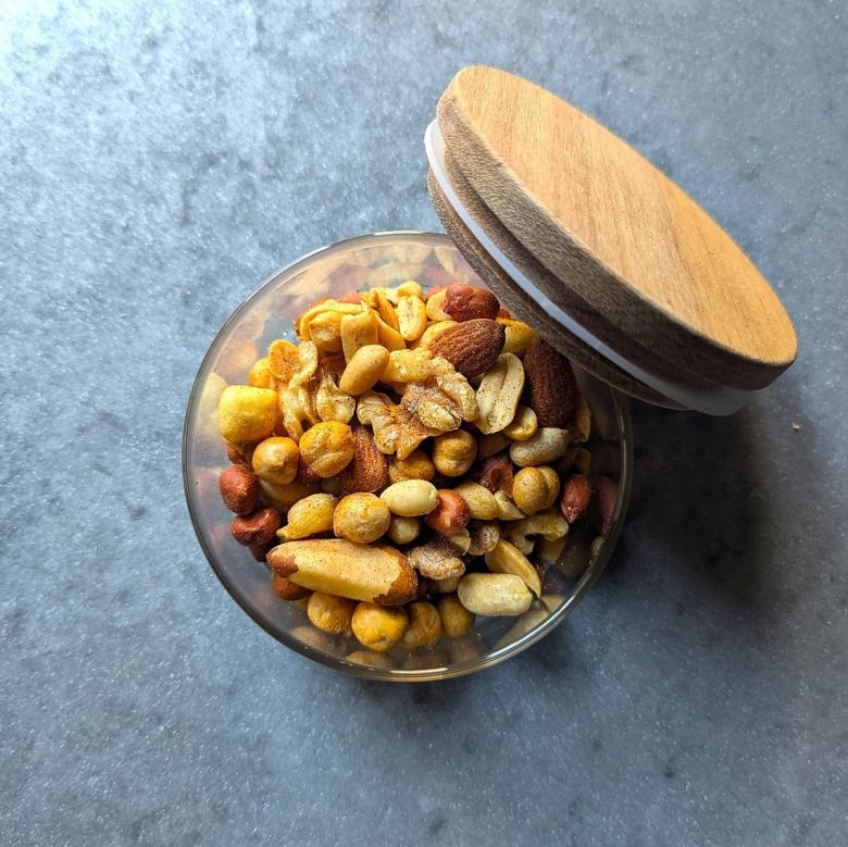 スパイシーミックスナッツ