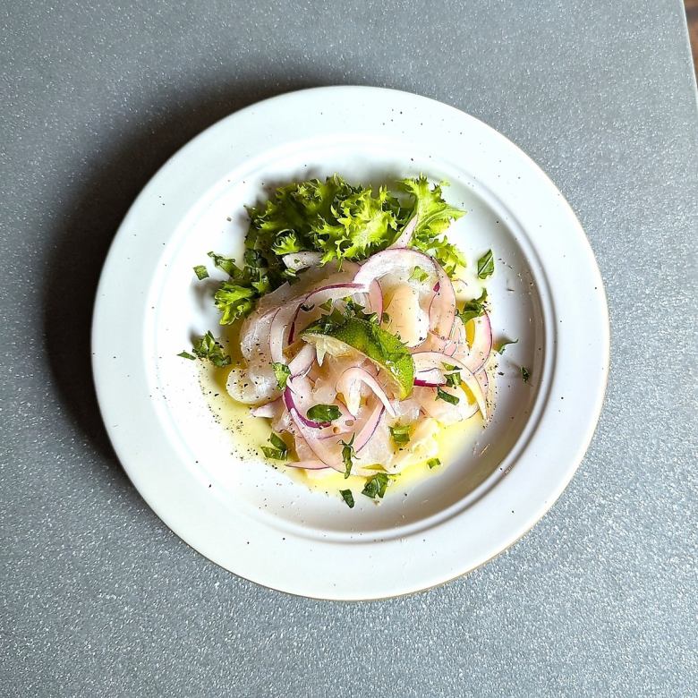 真鯛のカルパッチョ　ライムとレモンのセビチェ風