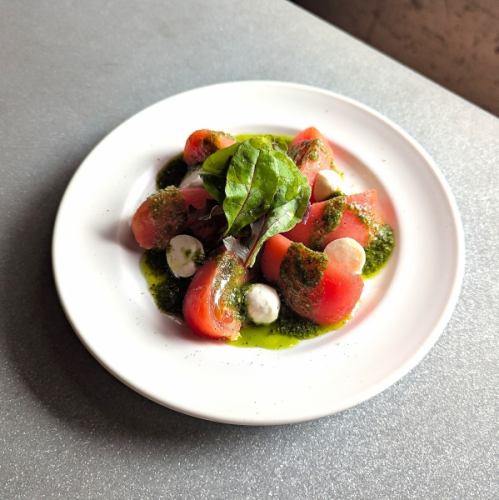 フレッシュトマトのカプレーゼサラダ