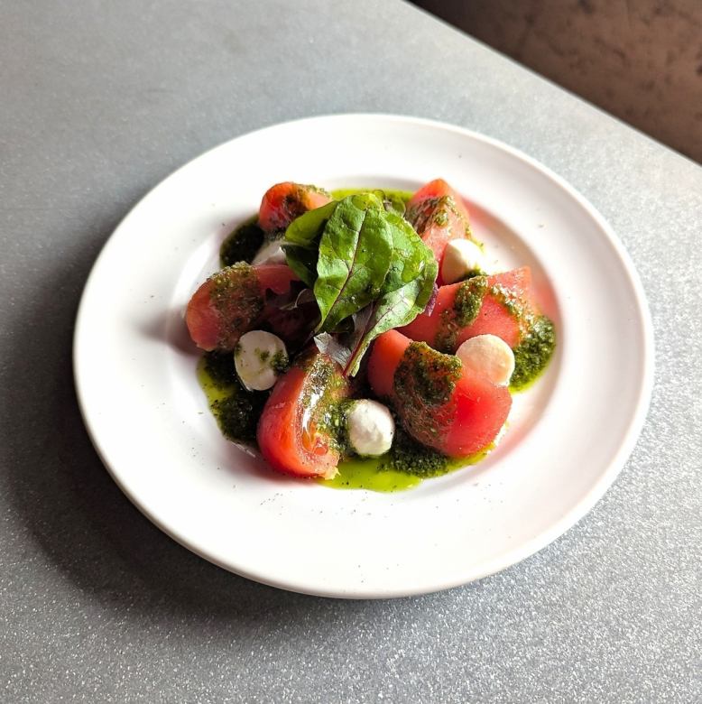 フレッシュトマトのカプレーゼサラダ