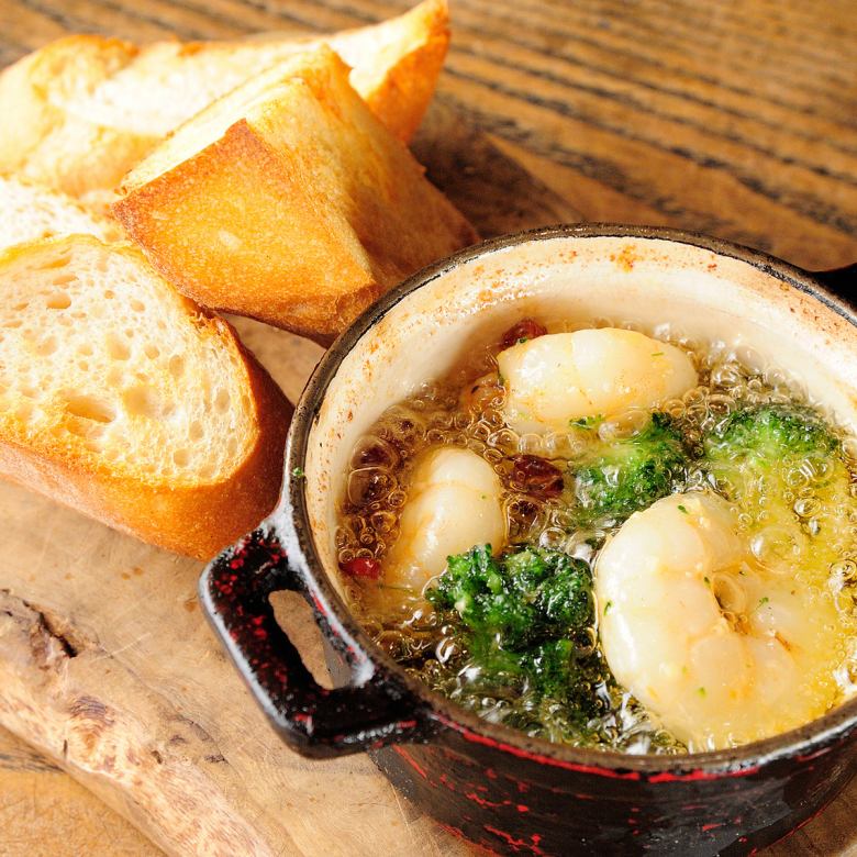 海老とブロッコリーのアヒージョ