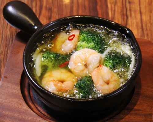 Plump shrimp and broccoli ajillo