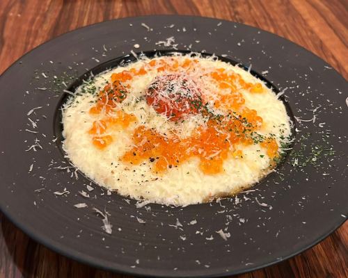 Risotto with salmon roe and rich egg