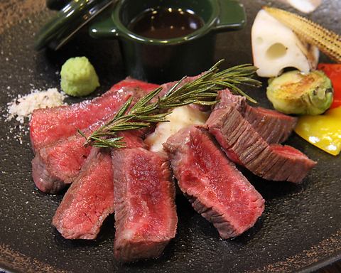 牛イチボの炙りユッケ等A5ランクのお肉などを取り扱っています♪