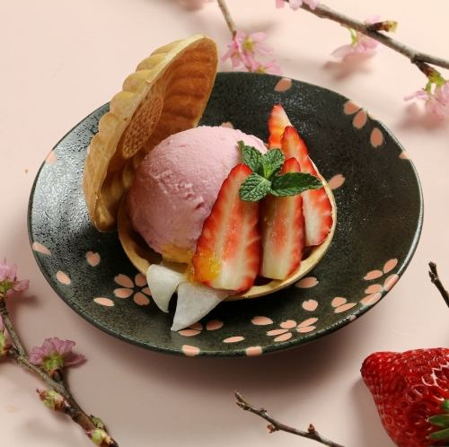 【季节甜品】草莓冰淇淋年糕最中