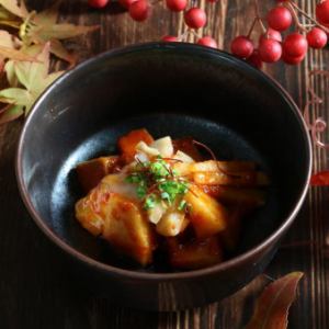 【シーズナル冷菜】 柿とサーモンとツブ貝の生キムチ