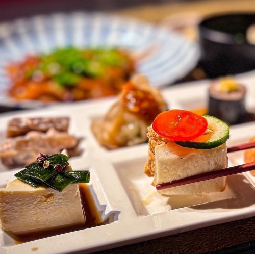 全てのランチセットに季節の食材が楽しめる豪華6種パレットがついてきます♪