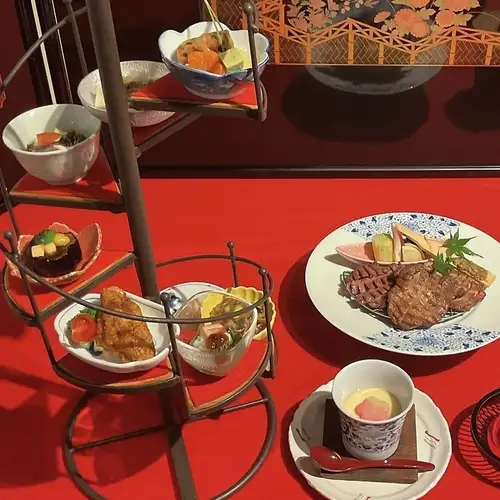 ランチタイム営業中