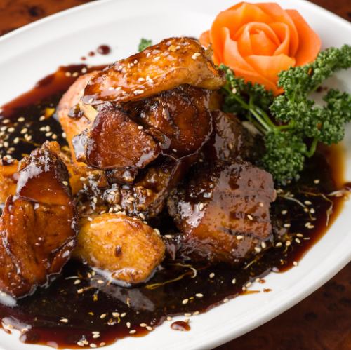 Recommended! Special black sweet and sour pork with long potatoes