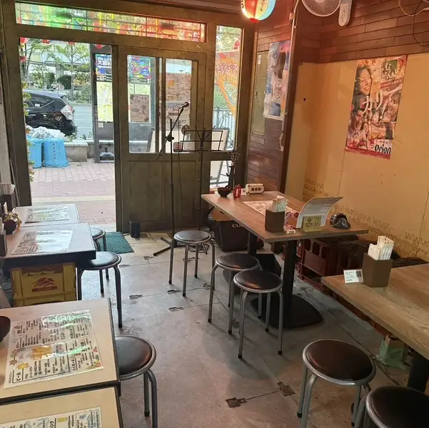 サク飲みや少人数にオススメです♪ネオンの煌びやかな雰囲気とワイワイとした大衆酒場の活気で楽しい時間をお過ごしください♪