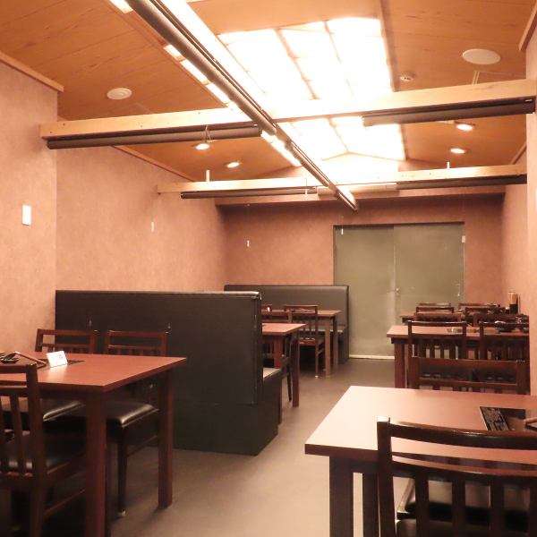 最大28名様での大型宴会可能！ワンフロア貸切は会社宴会や懇親会、打ち上げ、忘新年会、歓送迎会、同窓会…さまざまな大人数での飲み会・宴会にぴったり。他のお客様を気にすることなく、プライベートな空間でワイワイ盛り上がれます♪特製もつ鍋と旨い酒で楽しい宴会を更に盛り上げるお手伝いをいたします！
