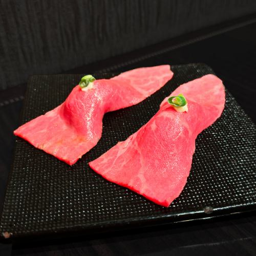 黒毛和牛“生”上寿司