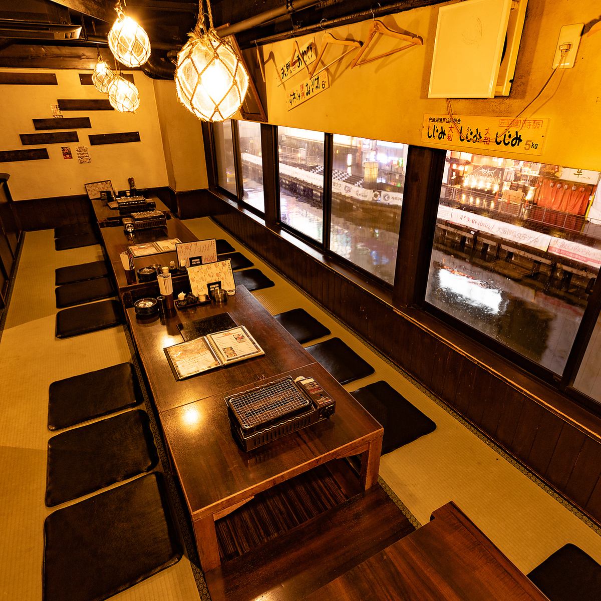 Located in the heart of Osaka, it's easily accessible. The sunken kotatsu seats can accommodate 20-30 people.