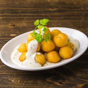 北海道産の揚げニョッキ ゴルゴンゾーラソース