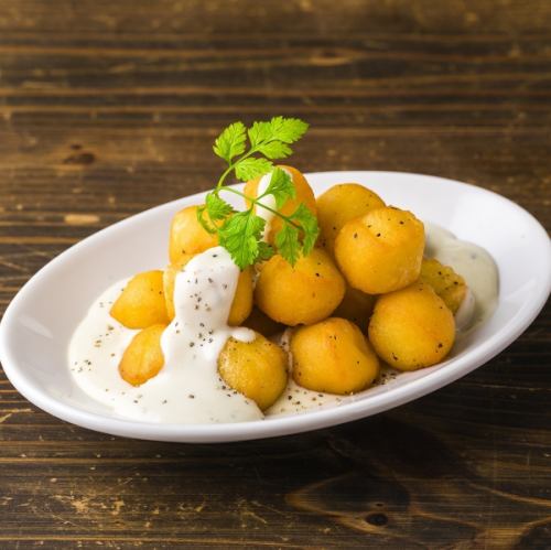 北海道産の揚げニョッキ ゴルゴンゾーラソース