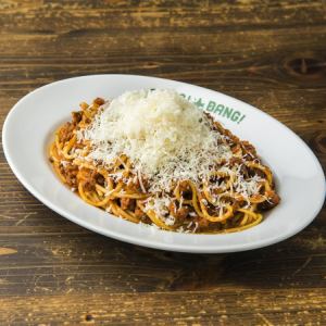 山盛りグラナパダーノチーズとエゾ鹿肉のボロネーゼ