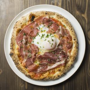 半熟卵と生ハムのビスマルクピッツァ