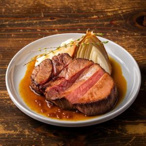 とろける食感!厚切り牛タンのロースト