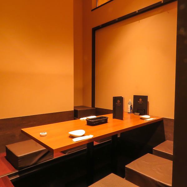 For a gathering of friends.We have private rooms with horigotatsu seating for 4 and 6 people.Small group drinking parties, parties, night cafe use, private use, etc.Please spend your precious time at Lubetta♪