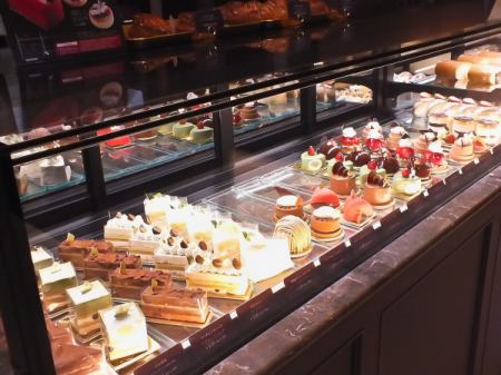 法式蛋糕店，其產品陣容每個季節都在變化。只看就好玩♪