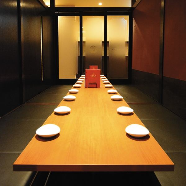 All seats on the second floor are private rooms.We have 10 private rooms with sunken kotatsu seats.We can accommodate 2, 4, 6 to 8, or 10 to 80 people in a private room with a sunken kotatsu.Also for the third party after the second party.From company banquets to private events.You can take off your shoes and relax.Experience the comfort of being invited to a friend's home.