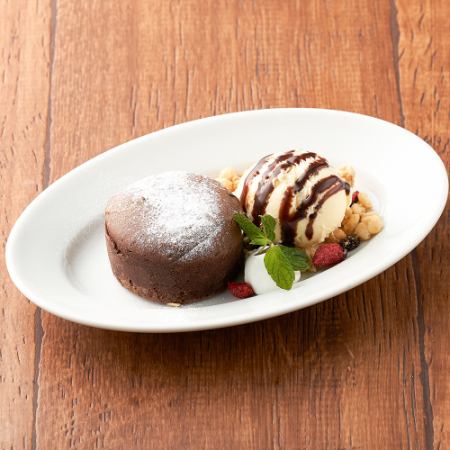 フォンダンショコラ バニラアイス添え