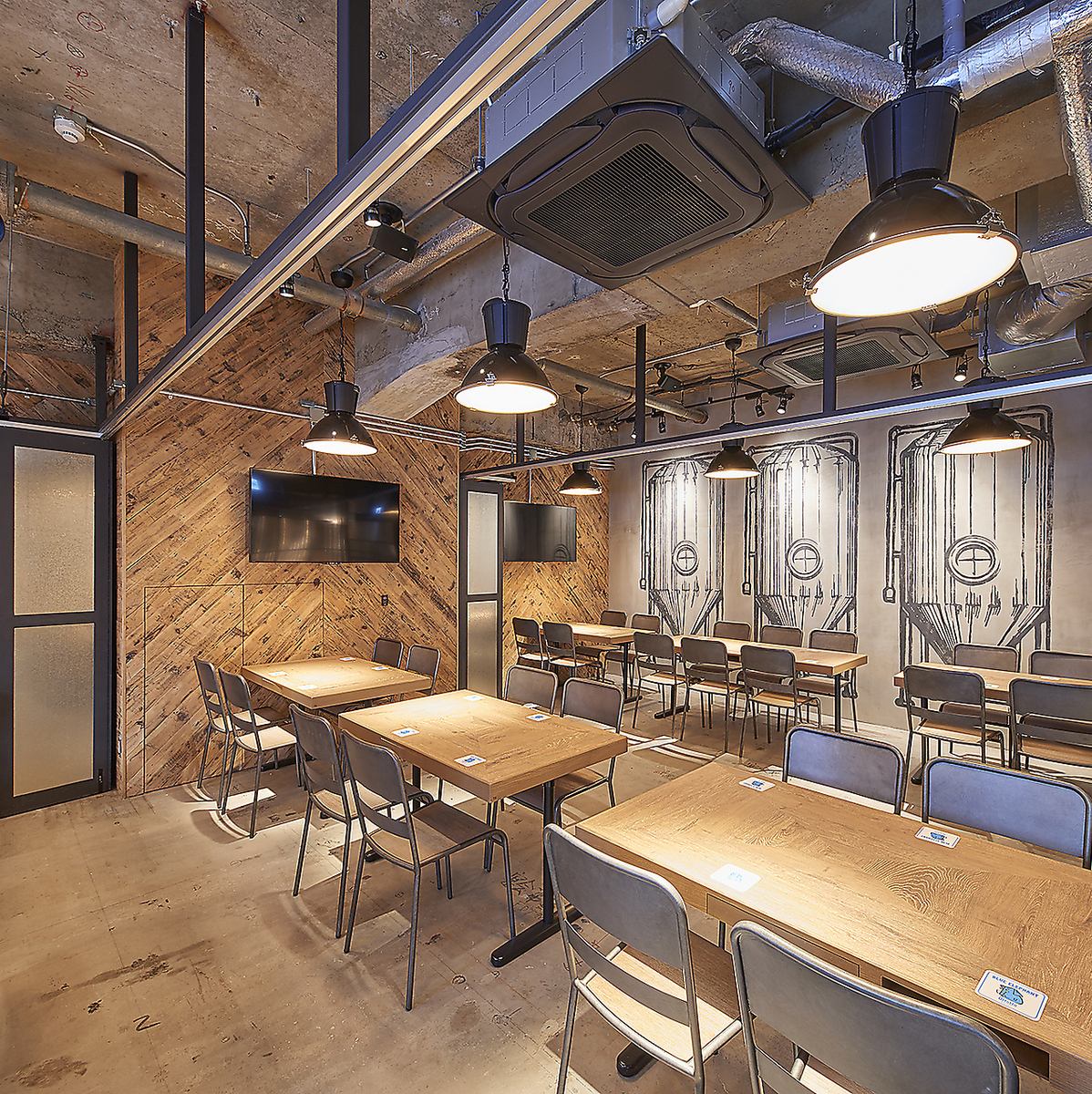 人数に合わせてお席をレイアウト可。テレビ完備の個室です♪