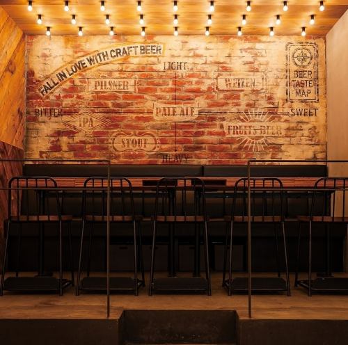 一個擁有140個座位的大型啤酒館