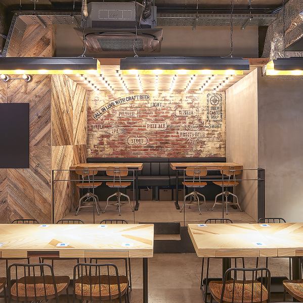 温かみのあるレンガ造りの壁はまるで海外のBARのような雰囲気！店内では世界のbrewery映像が楽しめます♪女子会は勿論、誕生日や記念日、ランチでもお使いいただけるお洒落な店内です。お肉や魚などを使った当店自慢の料理はお酒との相性も抜群♪自家製craft beerを片手に楽しい時間をお過ごしください★