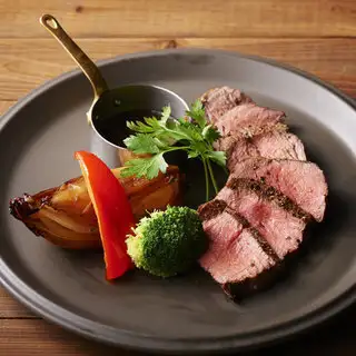 【Wメイン】若姫牛サーロインステーキ＆ノルウェーサーモンのポワレ　全6品ビール3種2h飲み放題