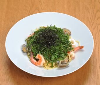 たっぷり大葉のせアサリ出汁の海賊パスタ