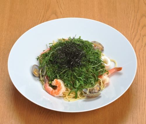 たっぷり大葉のせアサリ出汁の海賊パスタ