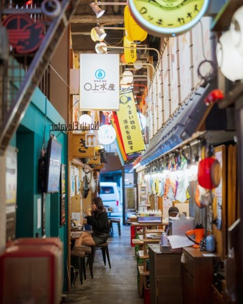 新鮮な海の幸を贅沢に使った料理が楽しめる居酒屋。心を込めて作り上げる逸品は、毎日仕入れる新鮮な素材から生まれています。温かな雰囲気の中で、友人や家族と一緒に楽しむひととき。豊富なドリンクメニューも魅力的で、特に日本酒との相性は抜群です。ぜひ一度、特別な夜を演出するこの場所へ足を運んでみてください。