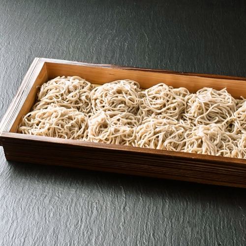 Specialty extra-large steamed soba noodles [cold]