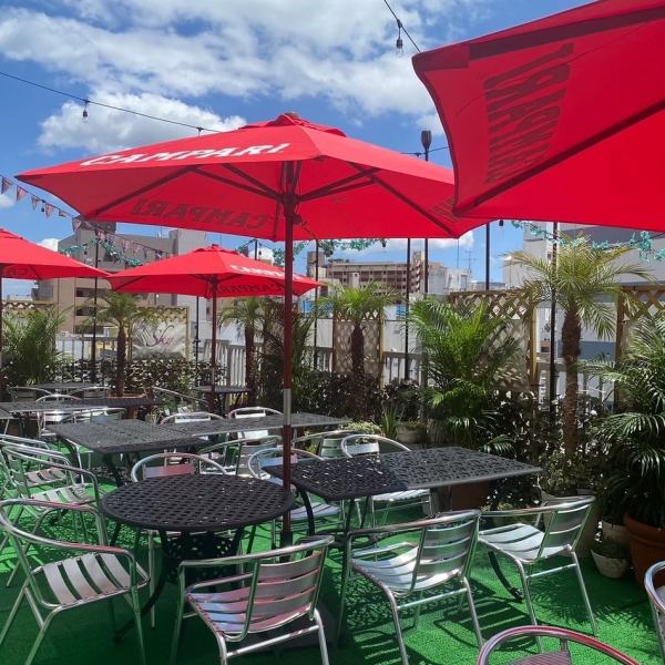 グランピングでBBQ♪ディナーはリゾートスカイの営業となりますがディナータイムでもご注文いただければかき氷・明太子クリームパスタも提供しております♪暖房設備完備しております☆解放感を感じながらのお食事の場となる事間違いなし♪