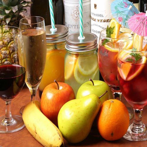 There are plenty of alcoholic beverages such as cocktails and wine that women are happy with!