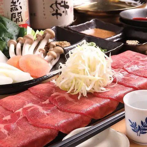 【左卫门的名产！牛舌涮锅！】肉类料理种类丰富，引以为傲♪