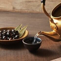 Kettle-fired clam soup