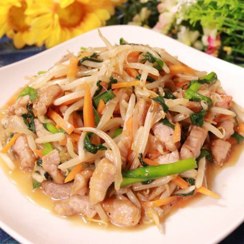 Stir-fried bean sprouts and shredded pork